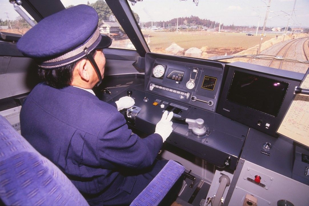 「スーパーひたち」の報道向け試乗会では走行中の運転台の様子が公開された（撮影：南正時）