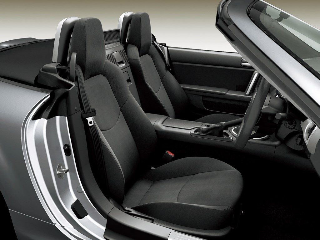 マツダの3代目「ロードスター（NC2）」（写真：マツダ）