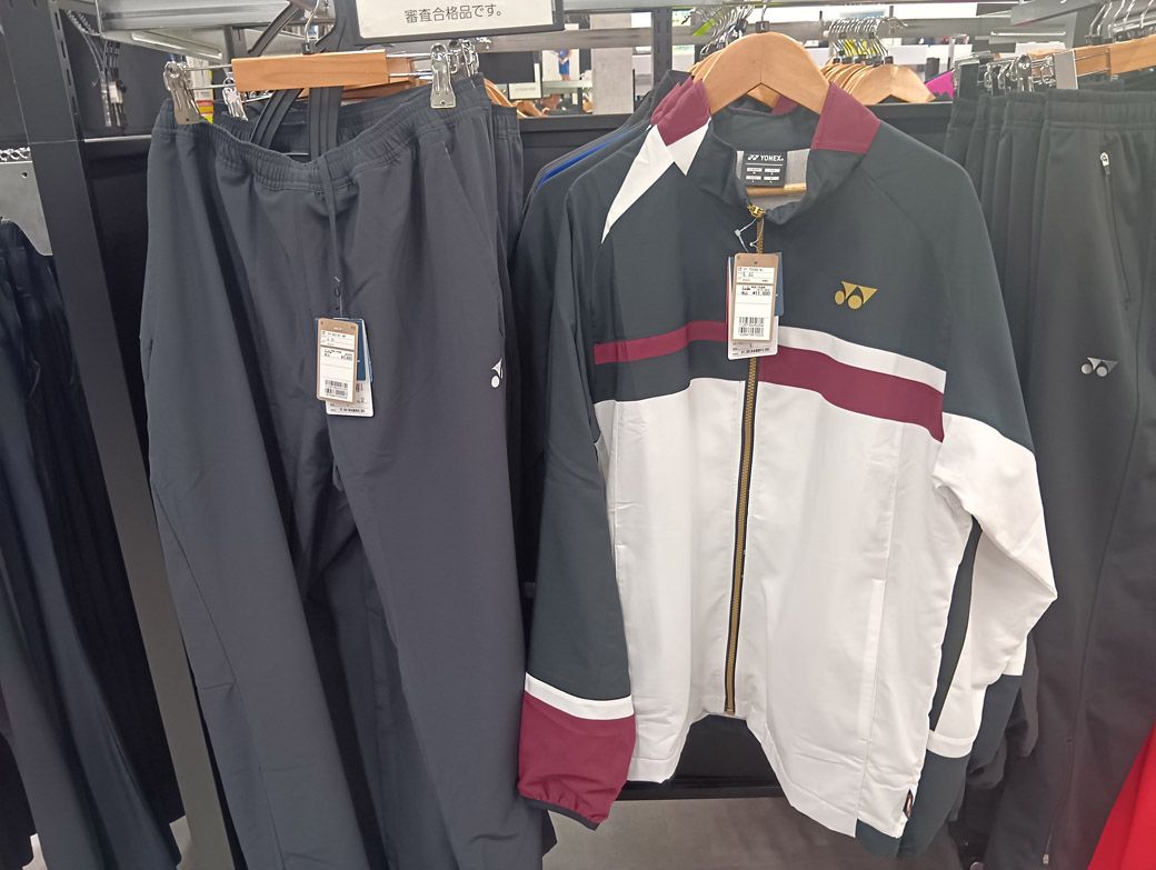 こちらは税込1万1880円のウィンドブレーカー（筆者撮影）