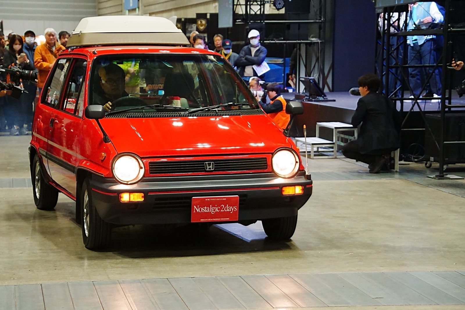 1982年式ホンダ「シティR」とオーナーの“Saka”さん（写真：筆者撮影）