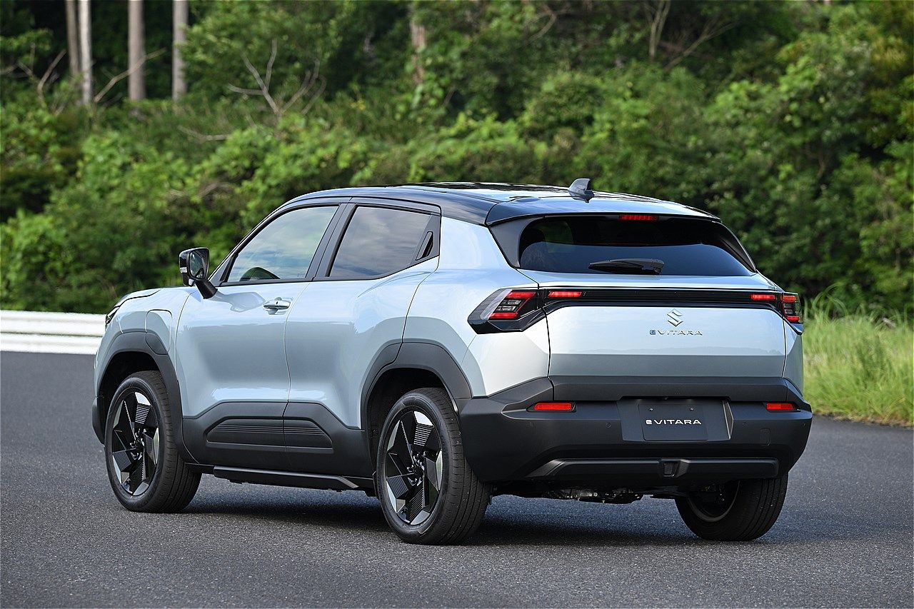 スズキの新型「eビターラ プロトタイプ」（写真：スズキ）