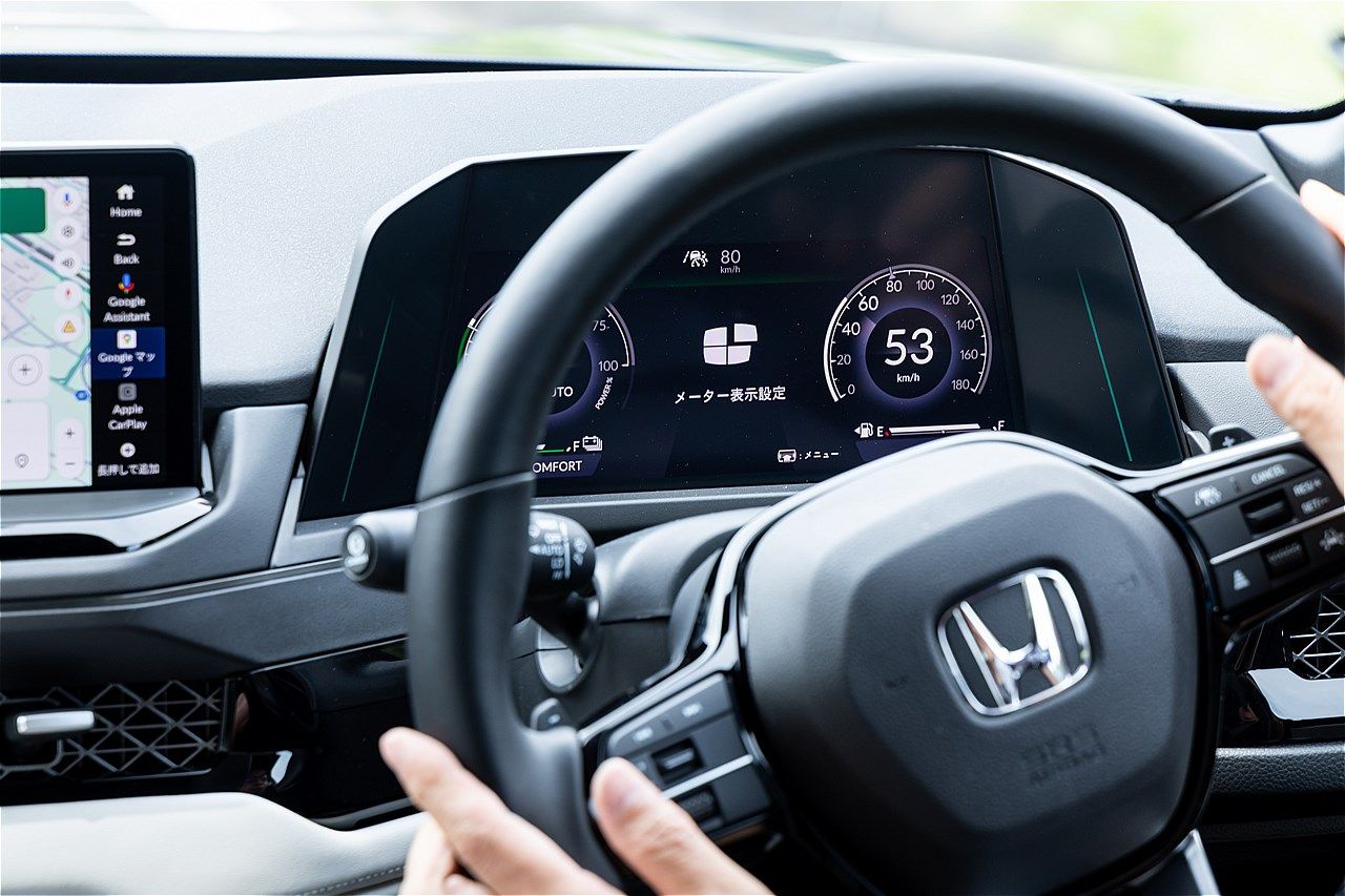 ホンダ量販モデル初のハンズオフ機能を搭載した「アコード e:HEV Honda SENSING 360＋」（写真：三木 宏章）