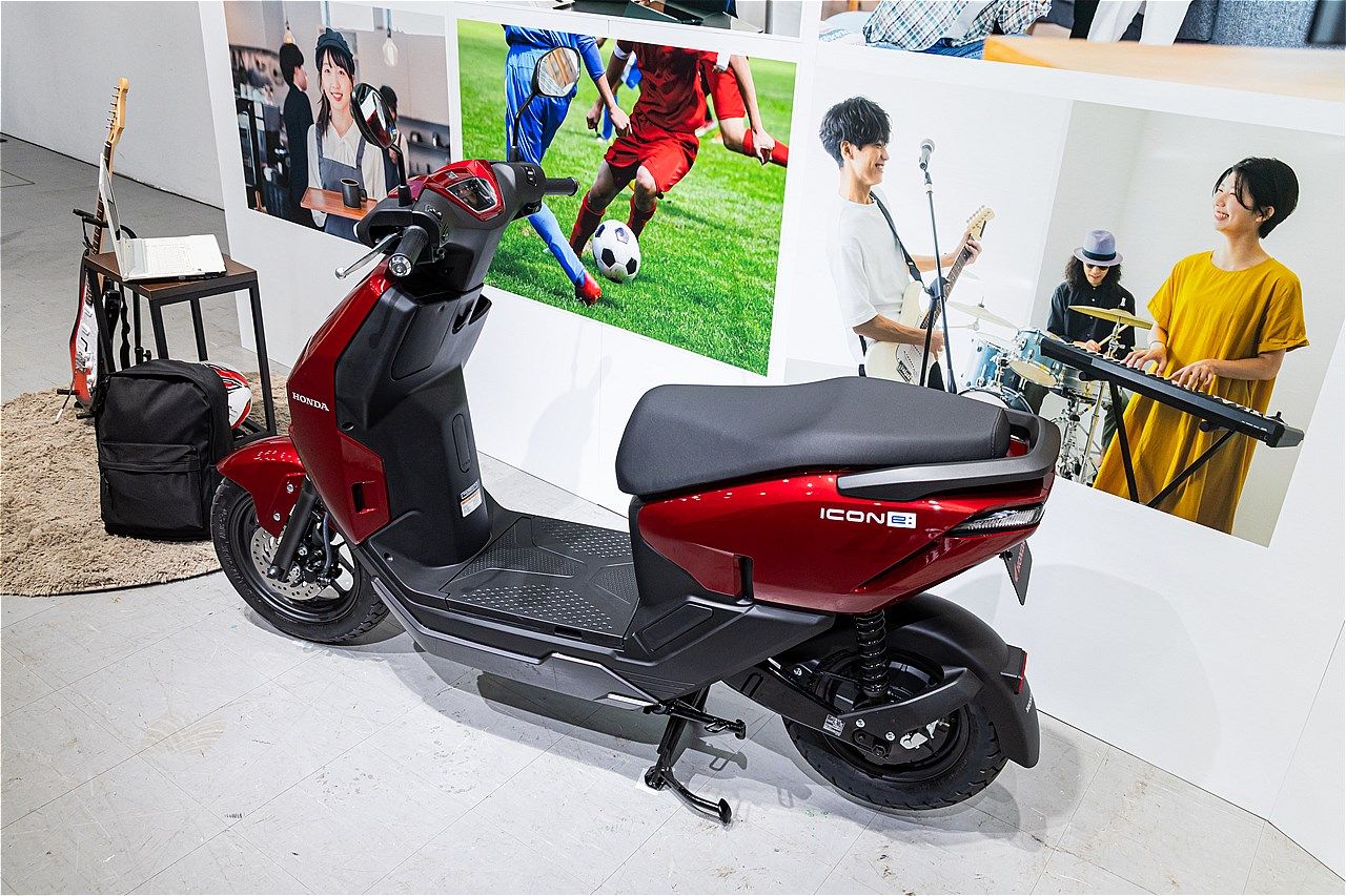 原付一種のホンダ新型電動スクーター｢アイコンe:｣（写真：三木 宏章）