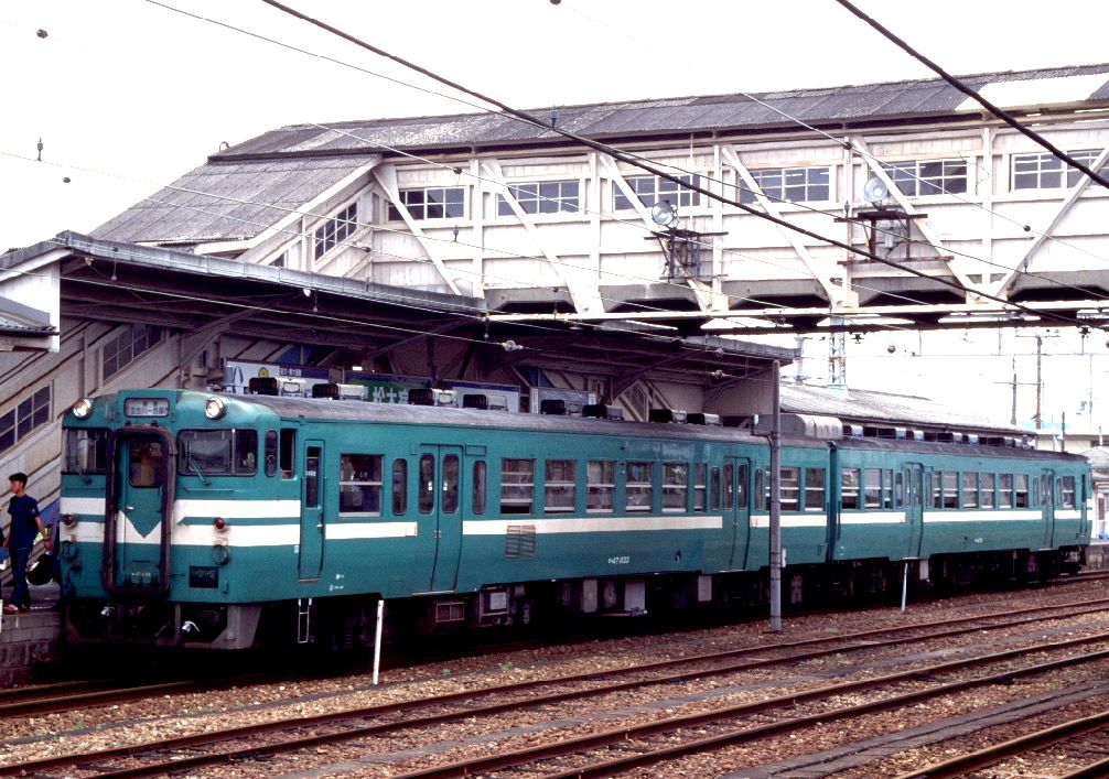 エメラルドグリーンの加古川線カラーをまとったキハ47形（撮影：南正時）
