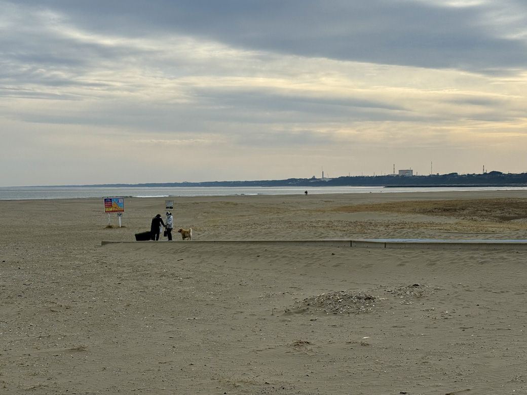大洗サンビーチは広々としており散歩するだけでも楽しい（筆者撮影）