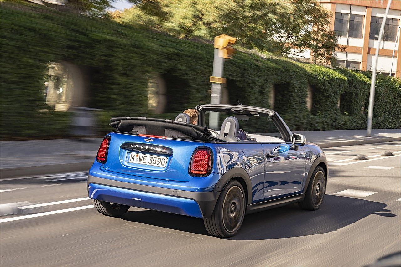 MINI（ミニ）の新型「ミニ・クーパー・コンバーチブルS」（写真：MINI）