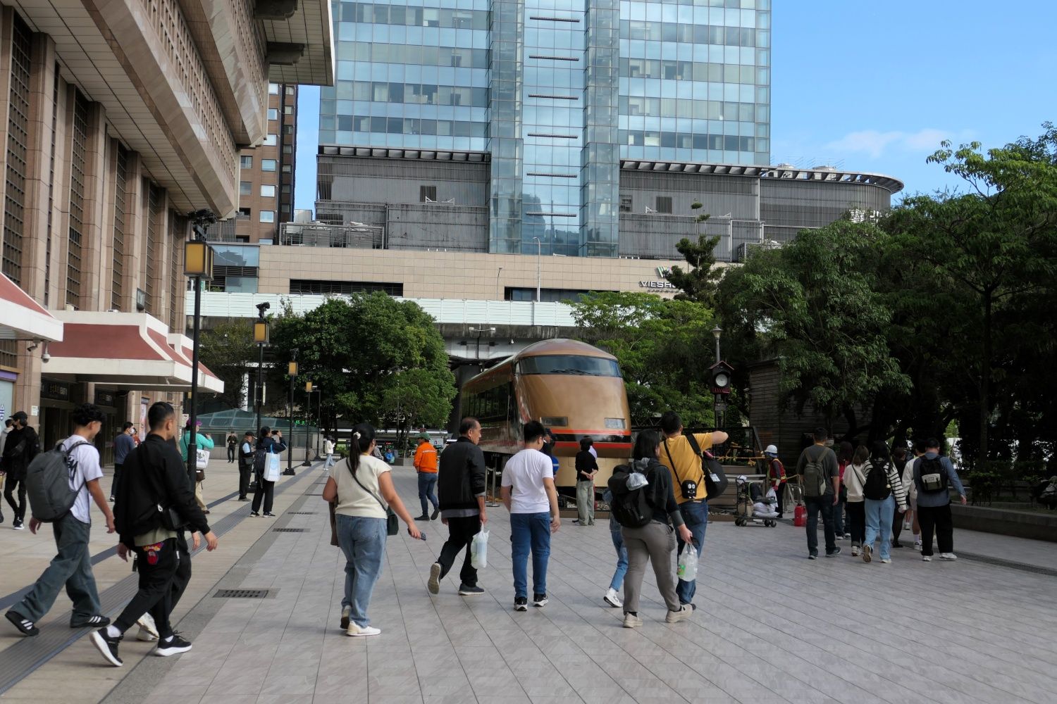 一夜明けた台北駅前（記者撮影）