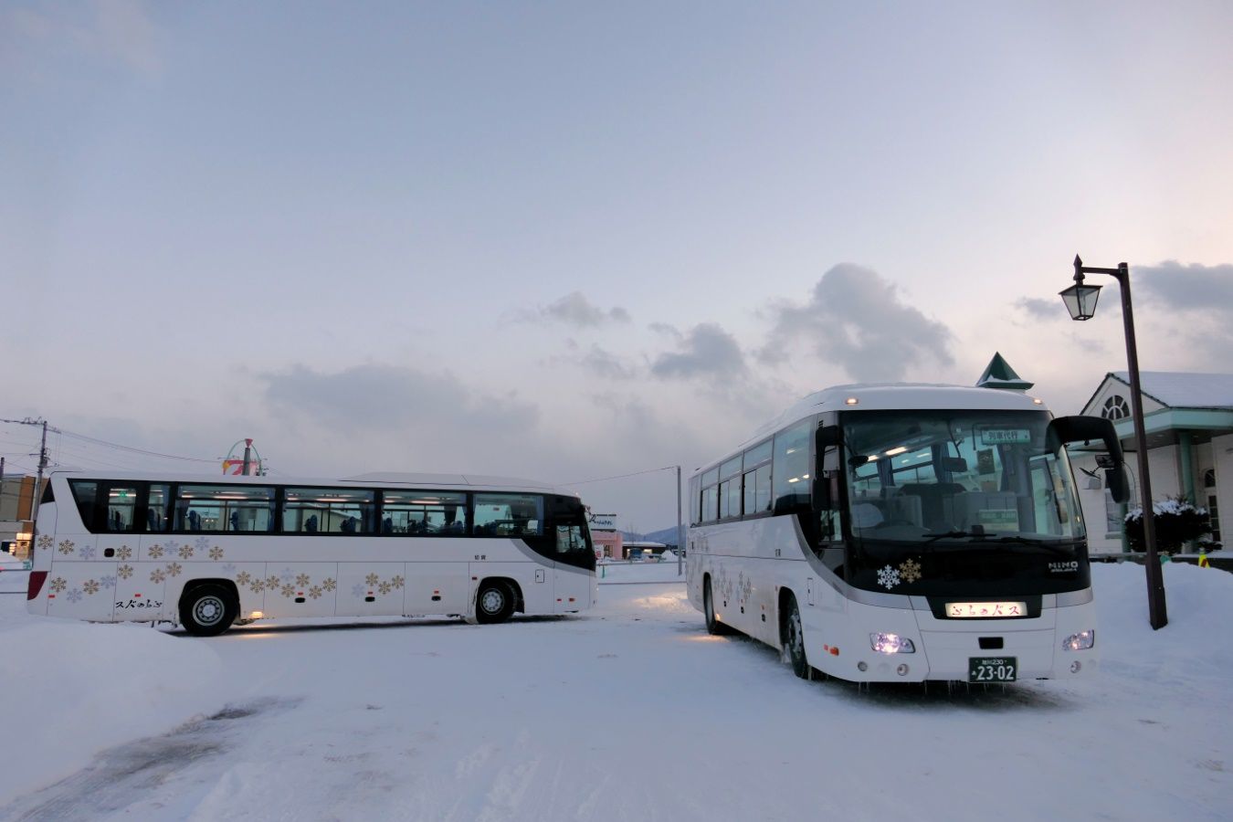 新得駅前の列車代行バス