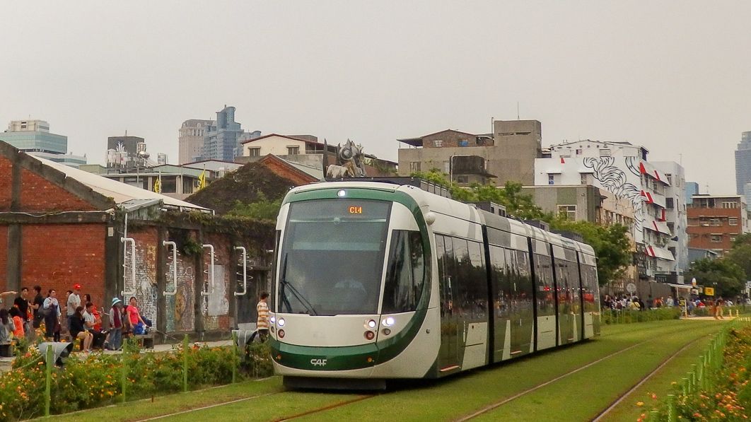 バイクの街､台湾･高雄で鉄道利用は広がるか MRTやLRTが続々と開業､新路線の計画も | 海外 | 東洋経済オンライン