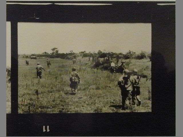 yuro825/額装済/崩れ落ちる兵士 1938年/ロバート キャパ yuro825様専用/額装済/崩れ落ちる兵士 1938年/ロバート キャパ - メルカリ