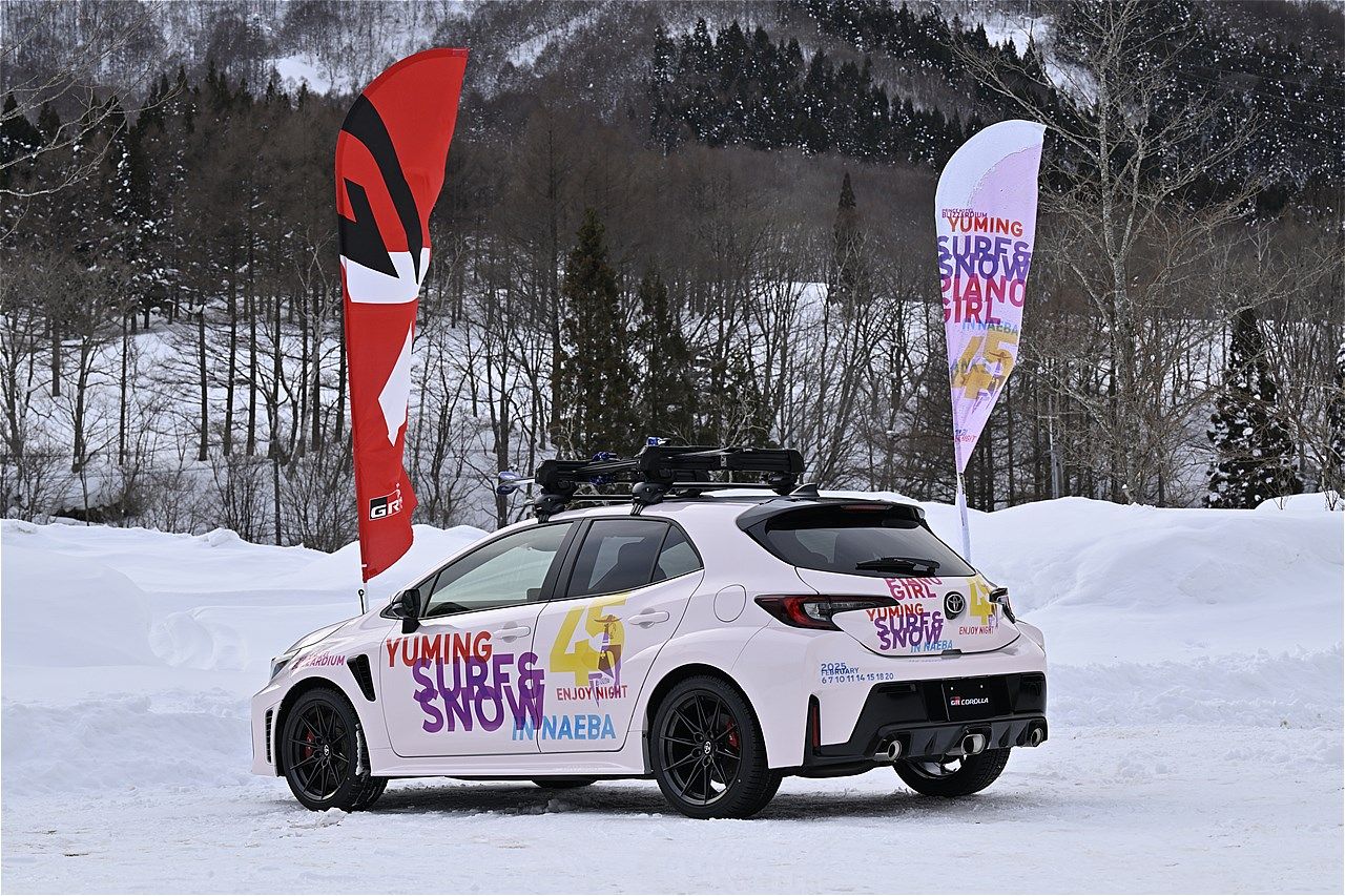 ラッピング仕様のGRカローラ（写真：トヨタ自動車）