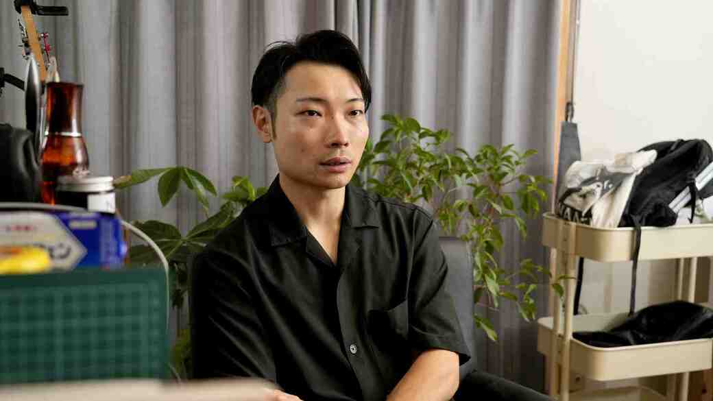 三原悠太郎さんは洗足学園音楽大学卒業後、美術の大道具製作の仕事を経て大工に。2024年春より、ミハラ工務店の親方として新たなステージに踏み出した（撮影：梅谷秀司）