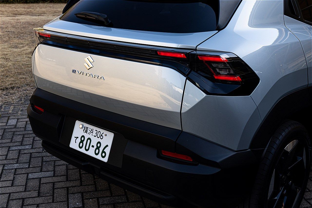 スズキの新型BEV「eビターラ」（写真：三木 宏章）