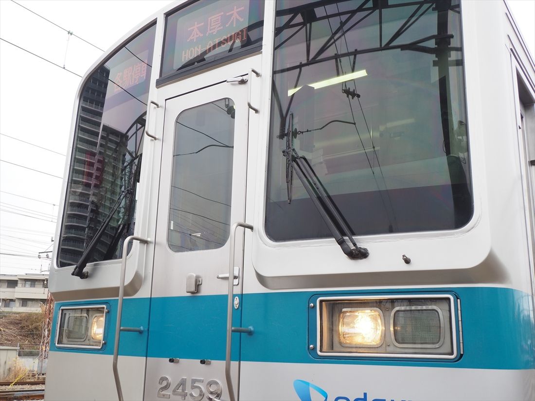 窓の部分がやや張り出した造形が特徴（記者撮影）