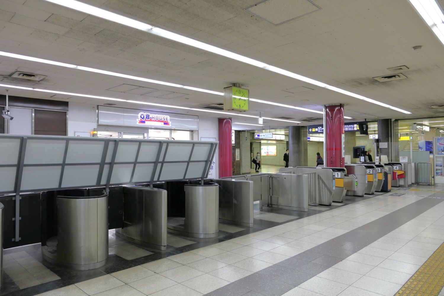 大阪上本町駅　地下西改札口