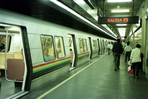 SALIDAはスペイン語で出口（1987年　筆者撮影）