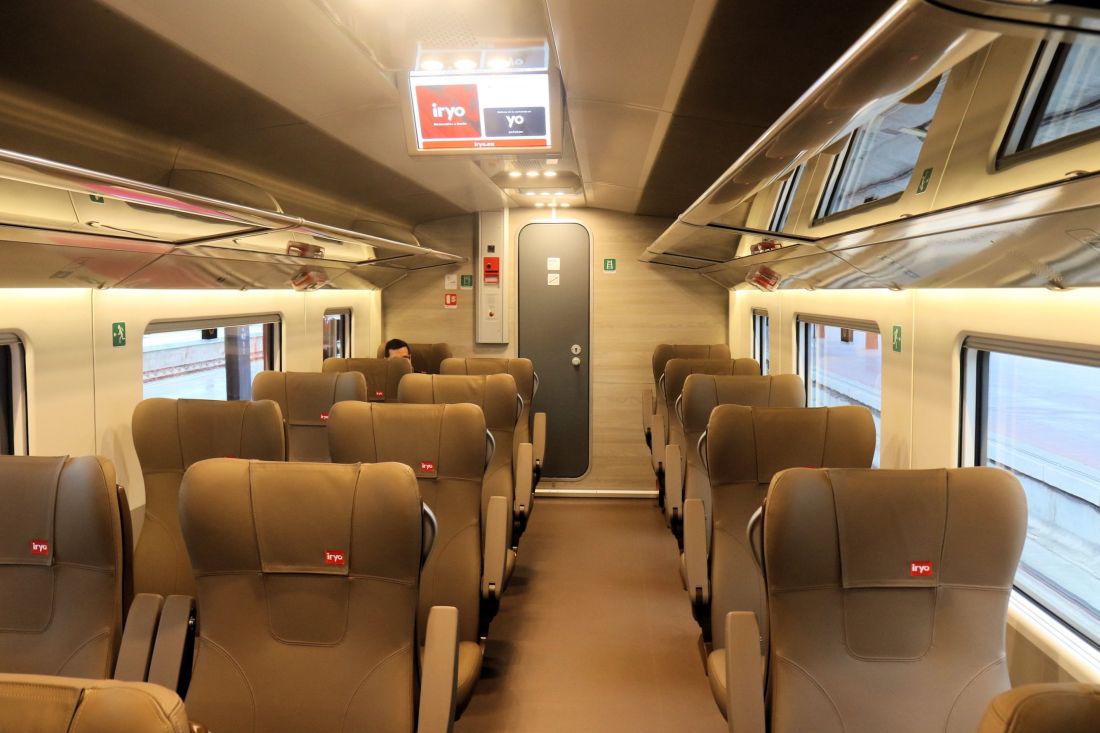 「イリョ」運行開始前の報道向け試乗列車の車内＝2022年11月（撮影：橋爪智之）