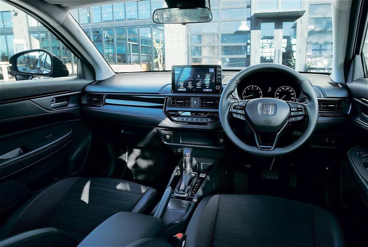 一部改良モデルのホンダ「WR-V」および特別仕様車ブラックスタイル（写真：本田技研工業）