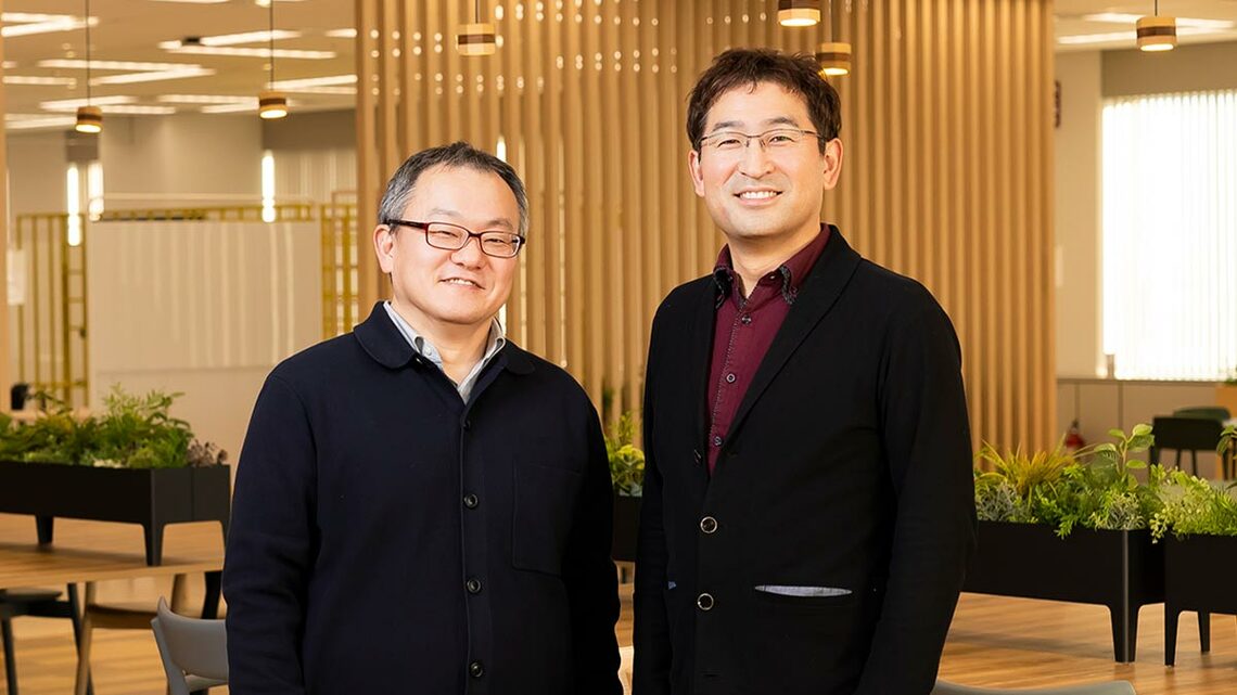 日立製作所の吉田雅年氏と柴田幸祐氏