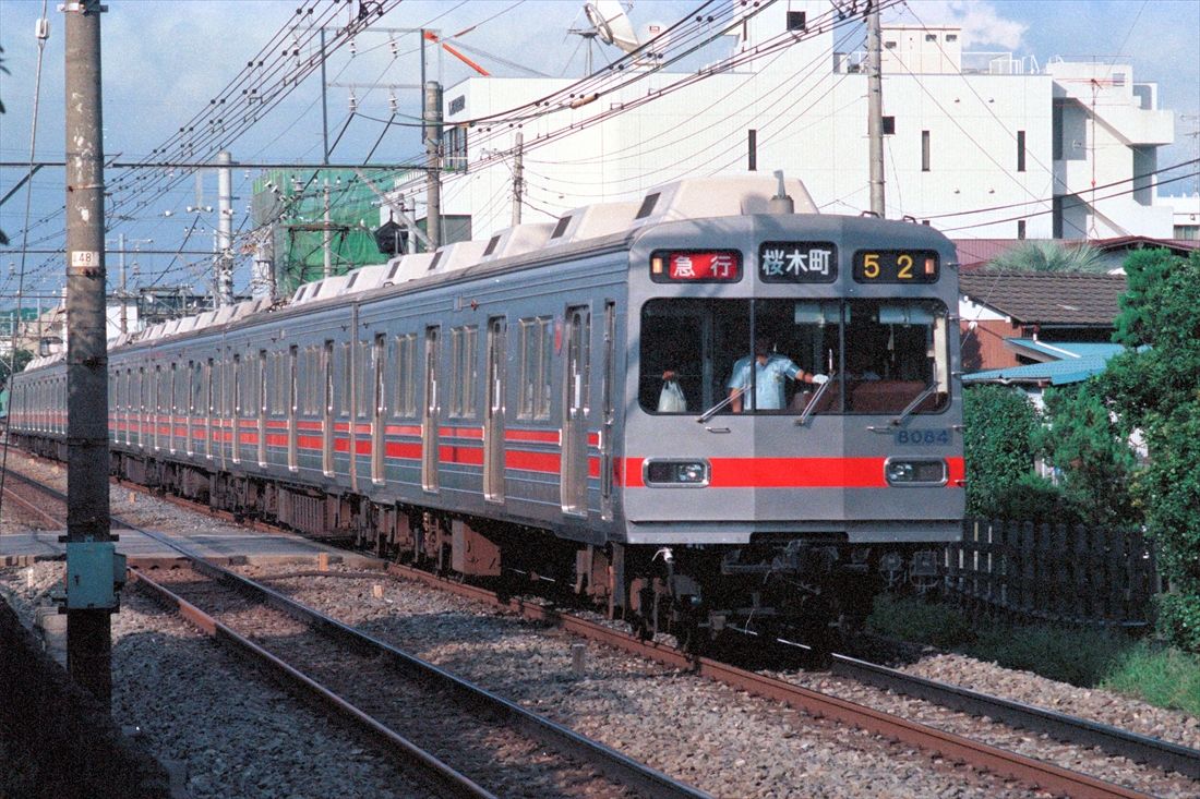 東横線の急行専用車両として人気が高かった8090系（撮影：橋爪智之）