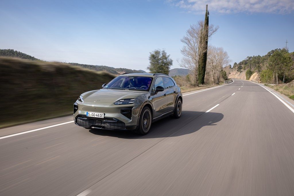 スペインで開催されたポルシェ新型EV「カイエン・エレクトリック」国際試乗会の様子（写真：Porsche AG）