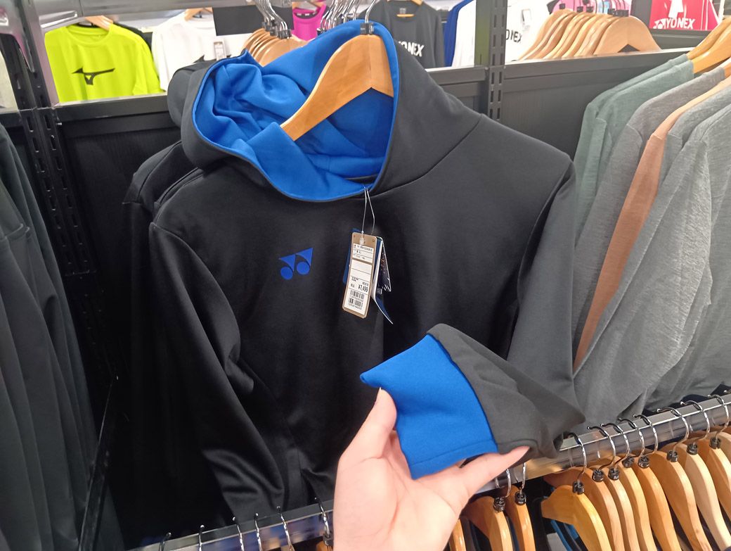 パーカーは税込7499円（筆者撮影）