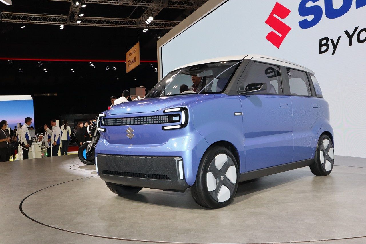 スズキ「ビジョンe-スカイ」（筆者撮影）