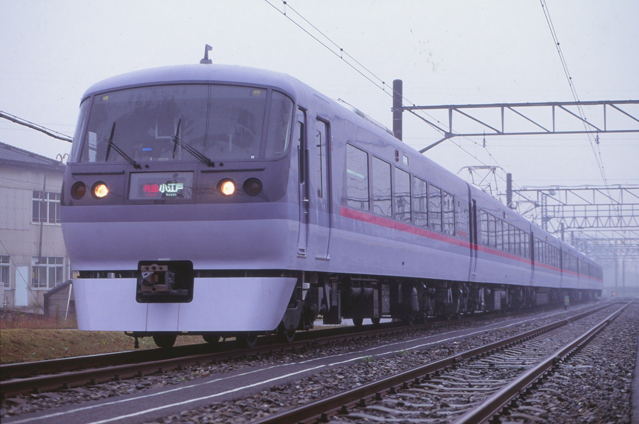 登場時の「ニューレッドアロー」10000系（撮影：南正時）