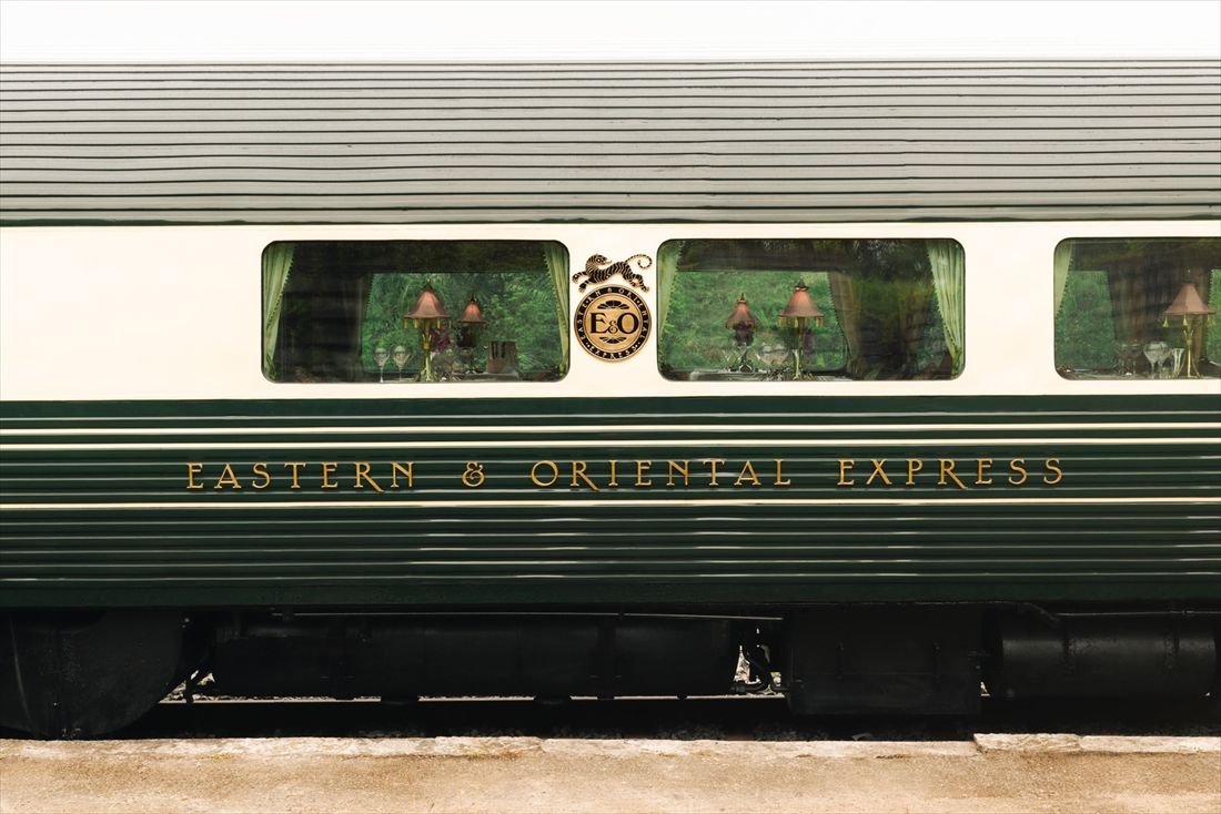 「イースタン＆オリエンタル・エクスプレス（E&O）」のエンブレムとロゴが入った客車（写真：BELMOND）