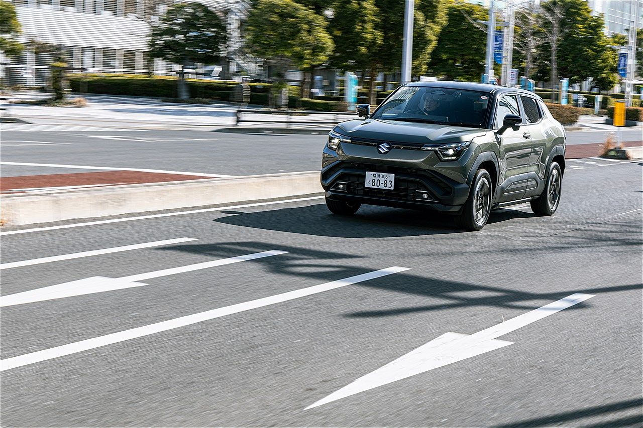 スズキの新型BEV「eビターラ」（写真：三木 宏章）