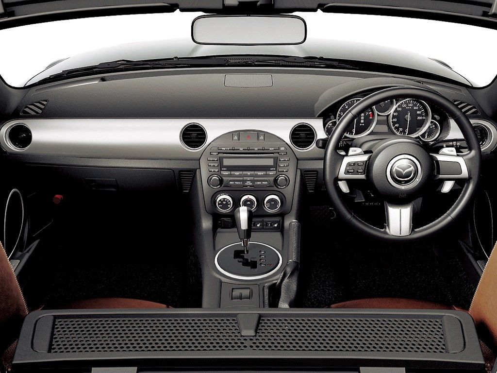 マツダの3代目「ロードスター（NC2）」（写真：マツダ）