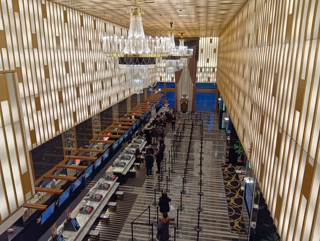 桜木町のアパホテルロビー（写真：筆者撮影）