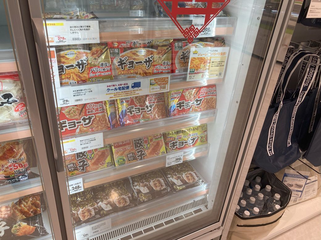 さまざまな冷凍食品が揃うが、「普通」の冷凍食品も、もちろん置いてある（筆者撮影）