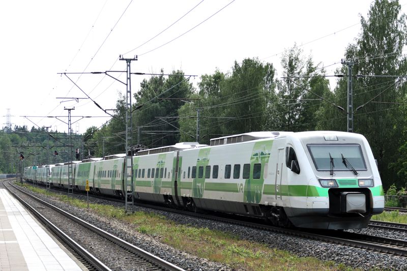 イタリア製「ペンドリーノ」（振子電車）で運転のインターシティ（筆者撮影）