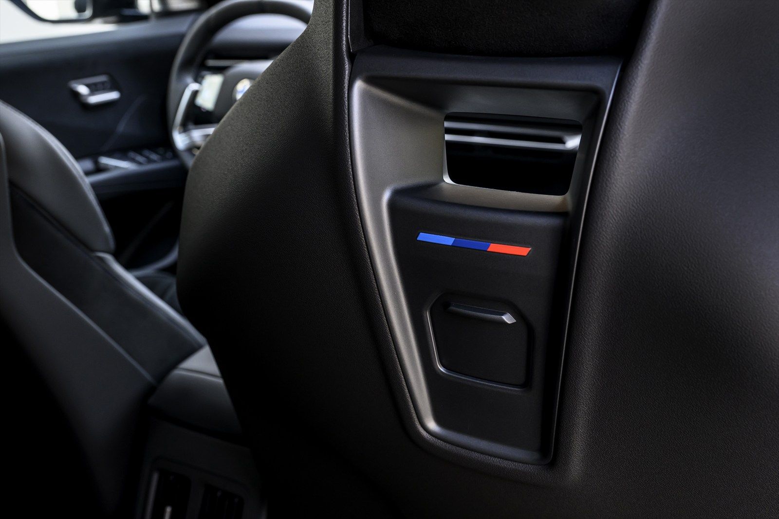 BMW iX3（写真：BMW）