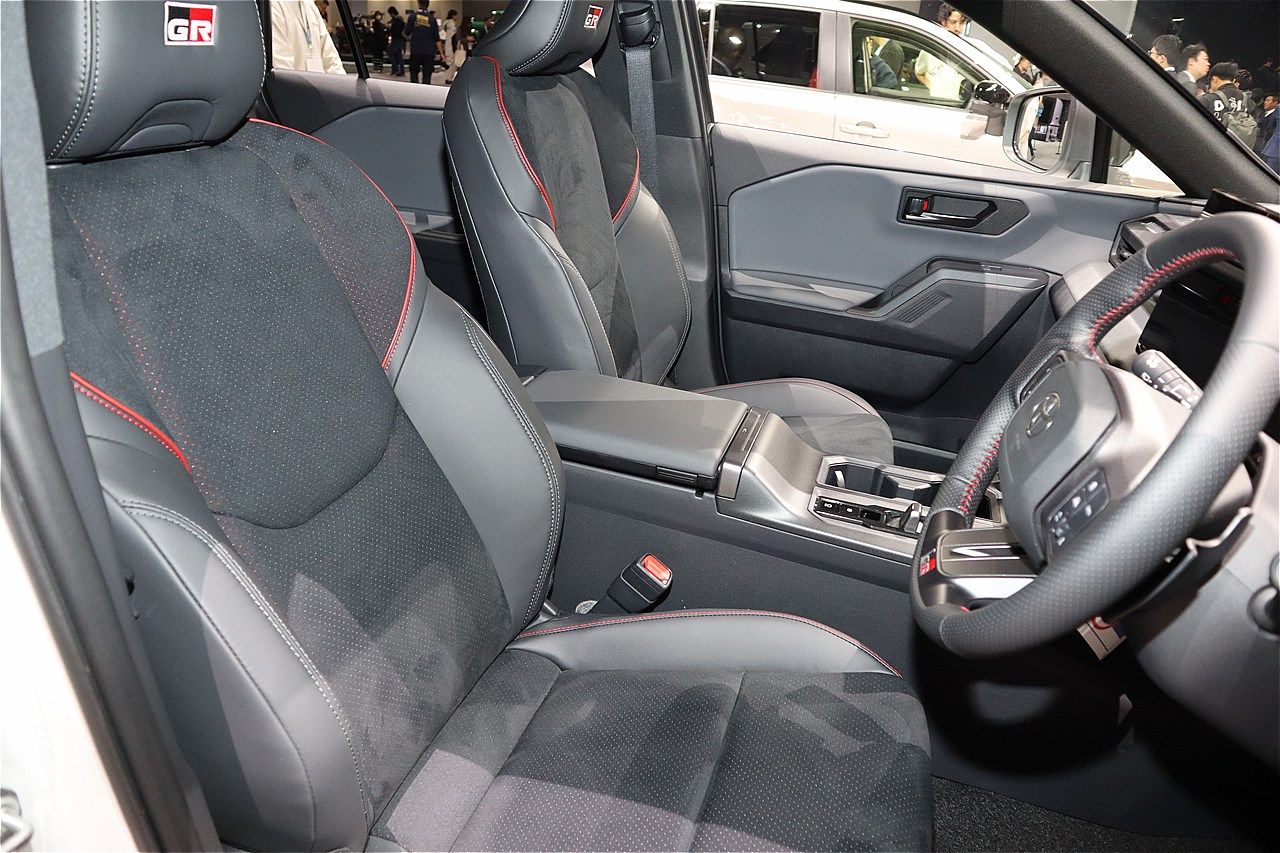 ジャパンモビリティショー2025に展示されたトヨタの新型「RAV4 GRスポーツ」（筆者撮影）