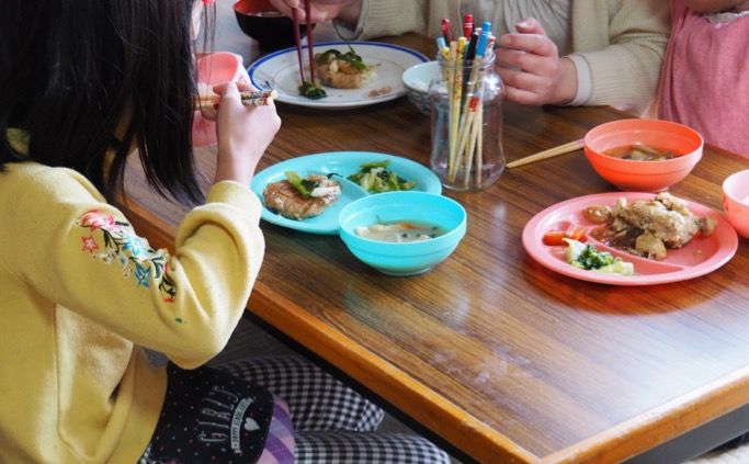 給食中止｢食うに困る子｣143万人の切実な事情 ある子ども食堂の｢覚悟｣と政府の｢無策｣ | コロナショックの大波紋 | 東洋経済オンライン