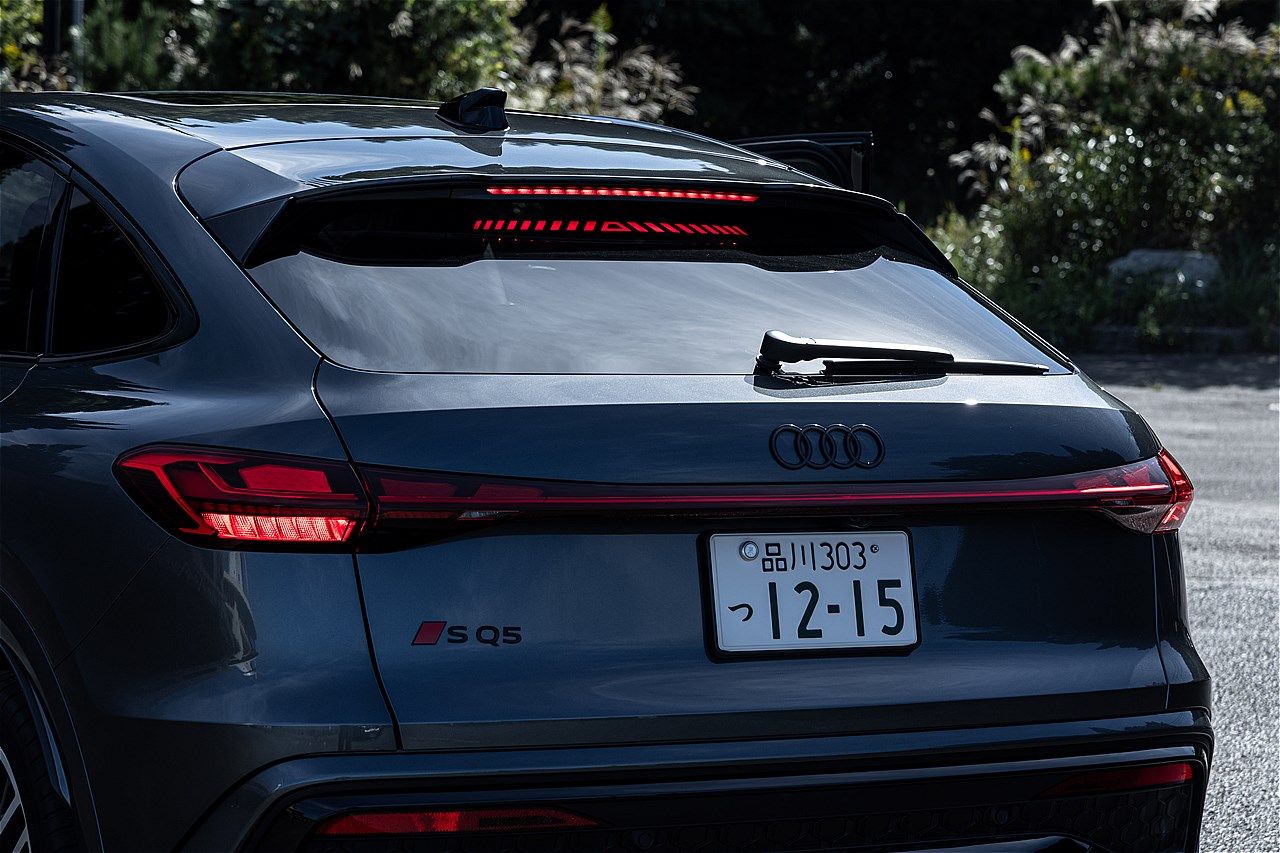 アウディの新型「SQ5スポーツバック」（写真：三木 宏章）