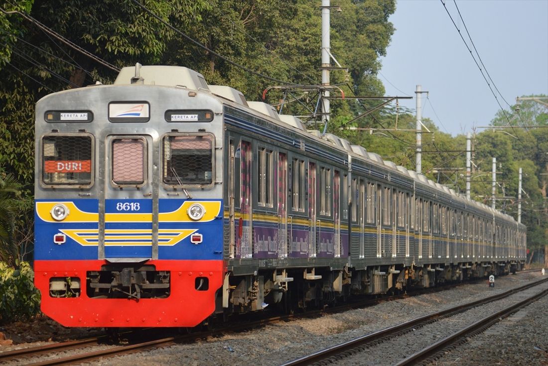 青帯時代の8618編成（筆者撮影）