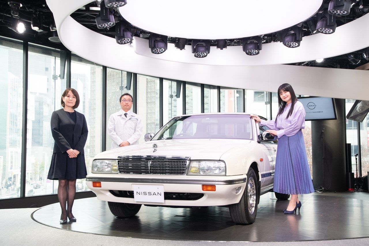 伊藤かずえさんと愛車の写真など（写真：日産自動車）