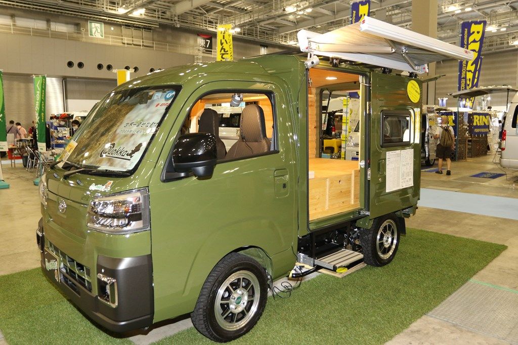 東京キャンピングカーショー2022に出展されていた三島ダイハツの「クオッカ」（筆者撮影）