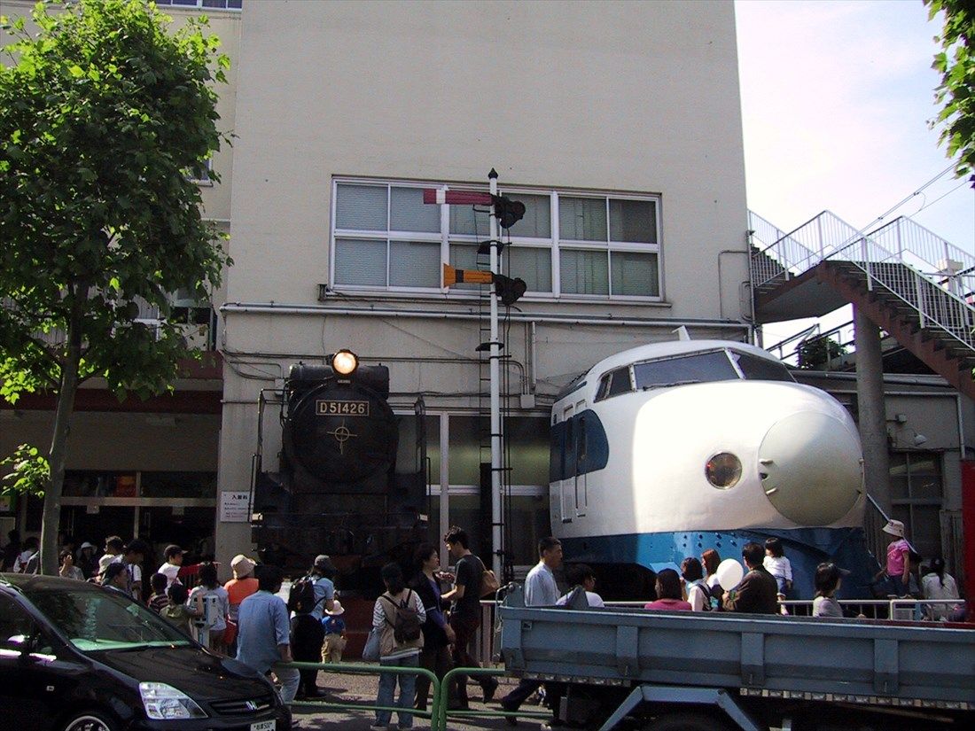 神田の交通博物館（2006年閉館）に展示されていた0系の前頭部。現在は大宮の鉄道博物館にある（撮影：南正時）