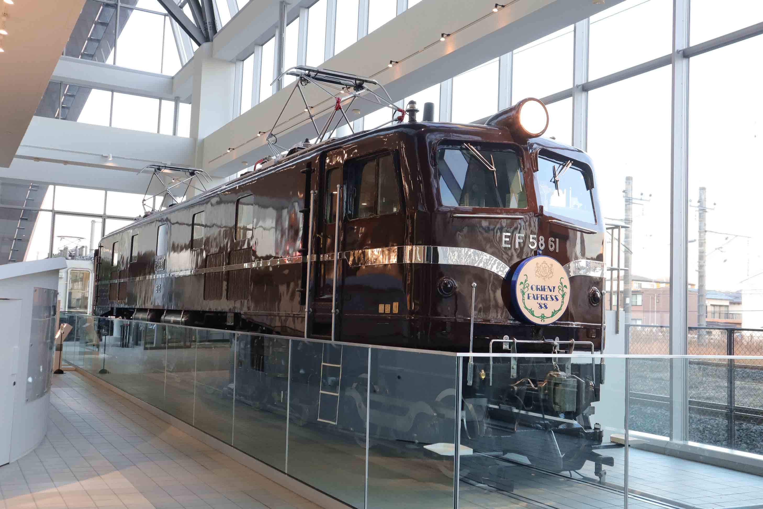 鉄道博物館で「オリエント急行」のヘッドマークを付けたEF58形61号機（撮影：南正時）