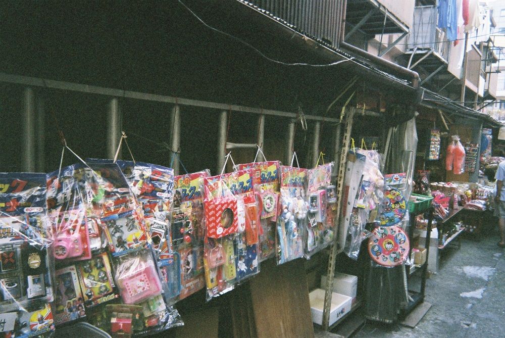 東京都・荒川区の日暮里駄菓子問屋街（写真：山本さん提供）