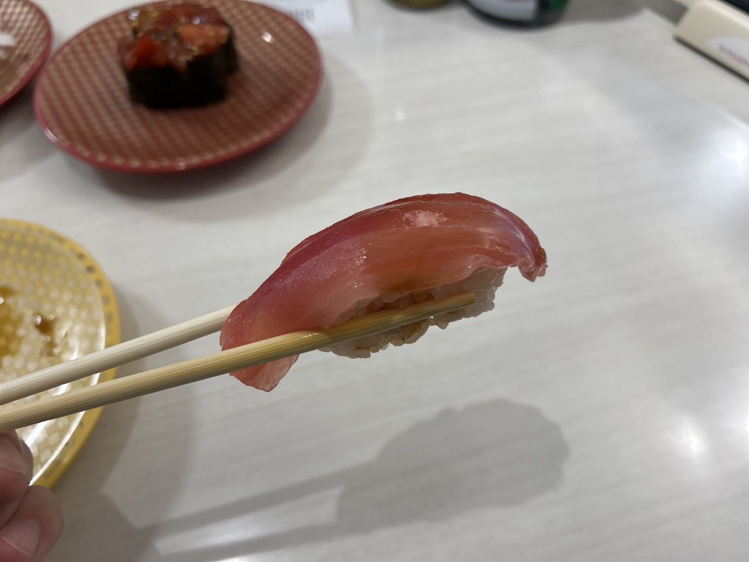 魚べいの『大切りまぐろ（140円）』その２