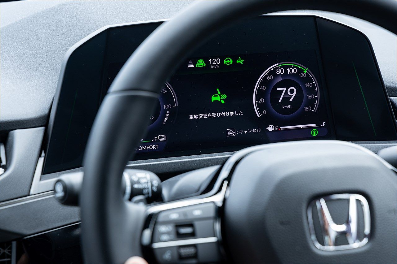 ホンダ量販モデル初のハンズオフ機能を搭載した「アコード e:HEV Honda SENSING 360+」(写真:三木 宏章)