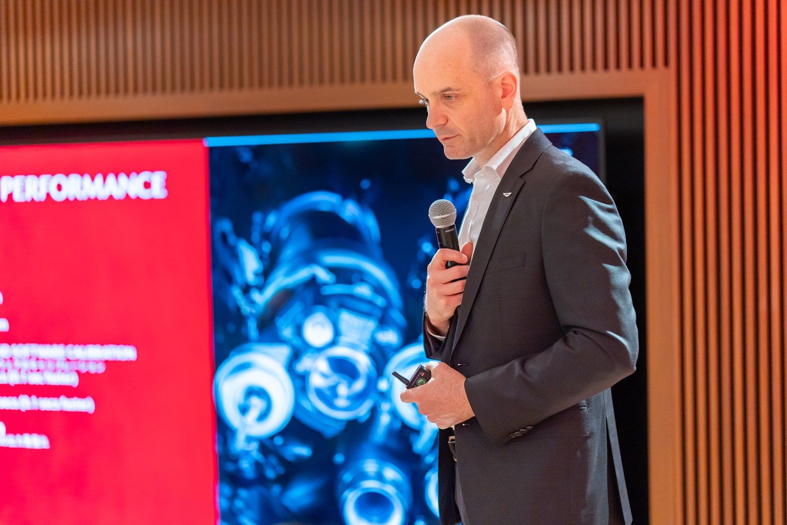 アストンマーティン・ラゴンダでヘッド・オブ・プロダクトマネージメントを務めるニール・ヒューズ氏（写真:Aston Martin Japan）