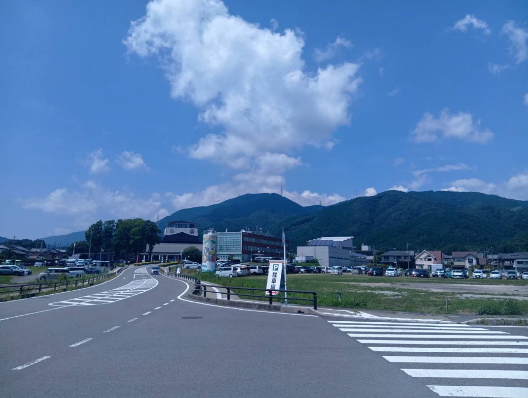 旅の3日目は、関ヶ原駅で約1時間、ぶらり一人旅。夏だなぁ（著者撮影）
