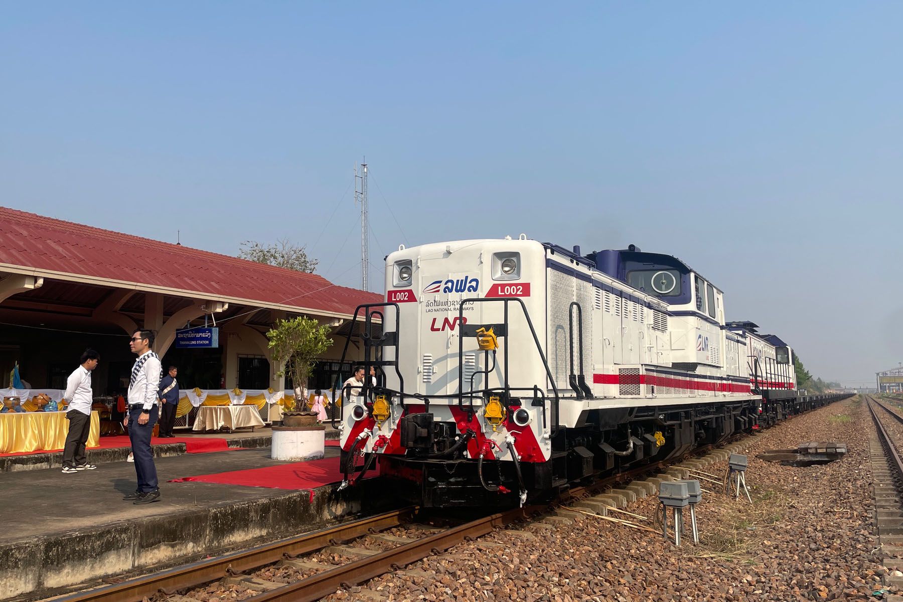 ラオス　元JR北海道　ディーゼル機関車　DD51