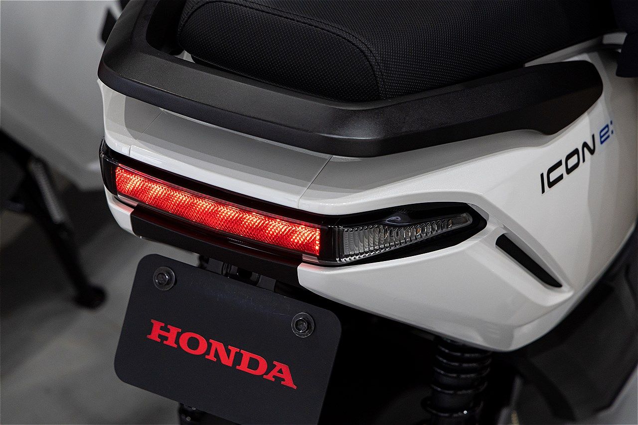 原付一種のホンダ新型電動スクーター｢アイコンe:｣（写真：三木 宏章）